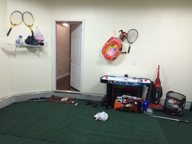 Building Photo - 908 Wendlebury Ct