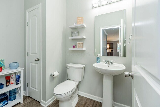 Building Photo - 123 Schellinger St