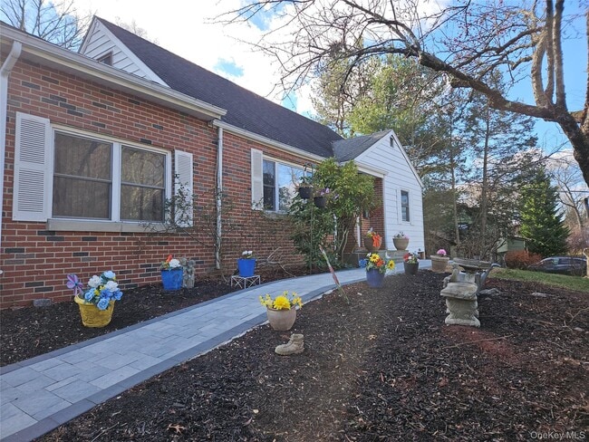 Building Photo - 8 Windmill Ln