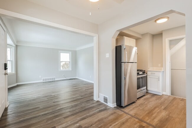 Building Photo - 312 De Villen Ave
