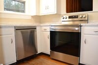 Building Photo - 40 Lanneau Dr