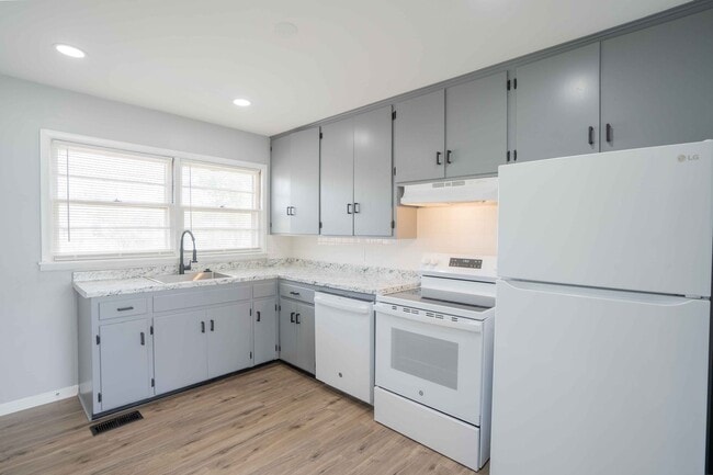 Building Photo - Charming Newly Renovated 3-Bedroom Home in Owasso