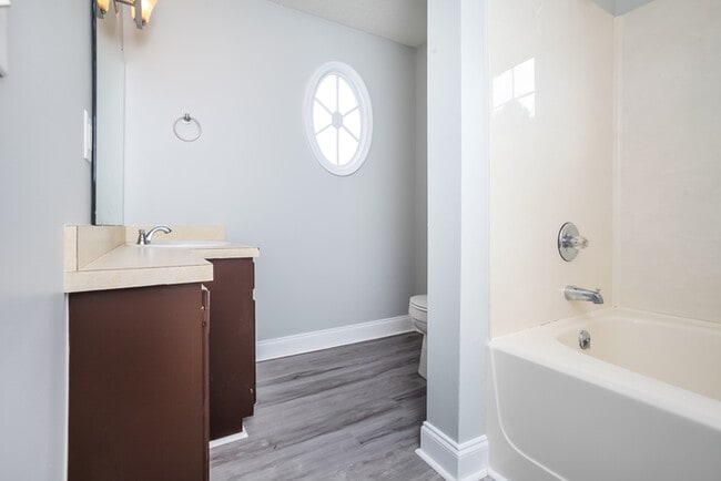 Building Photo - 513 Wilmette Rd