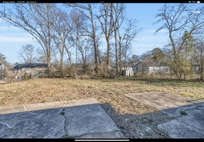 Building Photo - 606 N Moore Rd