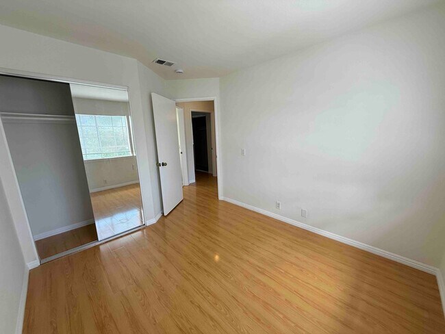 Building Photo - Gated Community - Updated Harbor City Townhome - 3 bed / 2.5 bath
