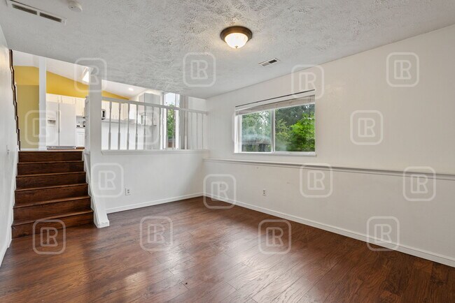 Building Photo - 23713 E Maxwell Ave