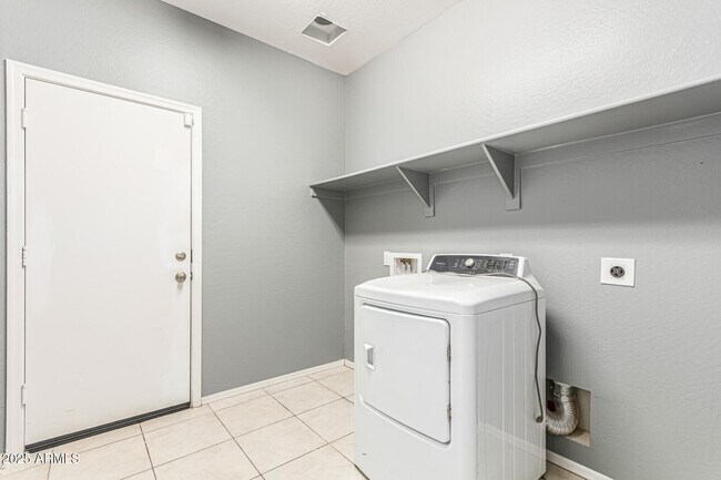 Building Photo - 3112 N 303rd Dr