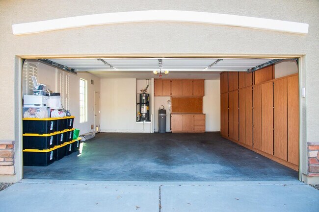 Building Photo - 1874 S 160th Ln