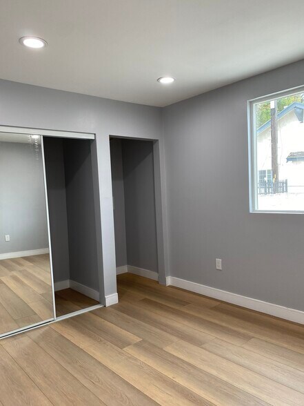 Building Photo - 5719 S Normandie Ave