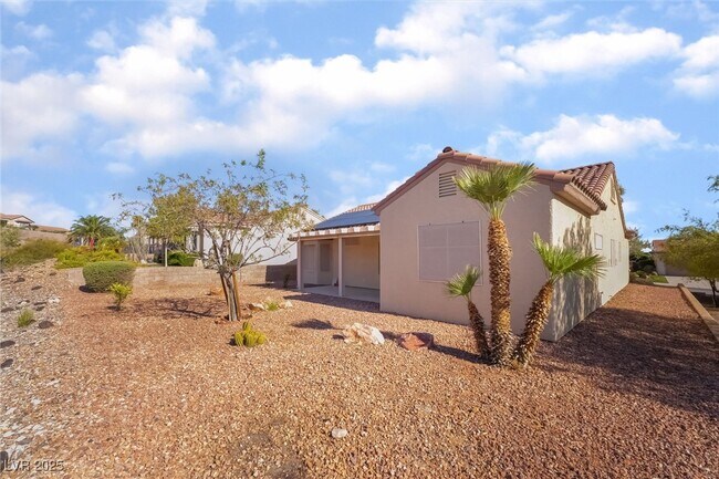 Building Photo - 2571 Thatcher Ave