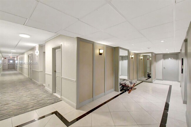 Building Photo - 336 N Birch Rd