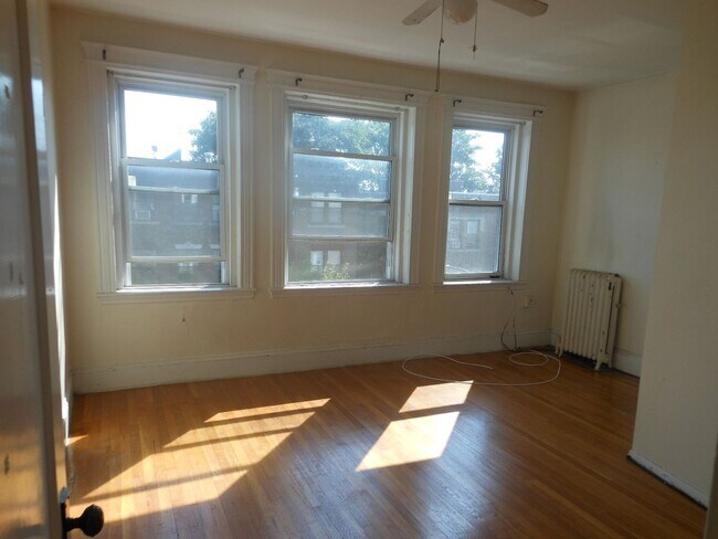 Building Photo - 28 Park Vale Ave