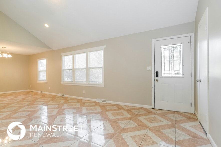 Building Photo - 2702 S Glenwood Ave