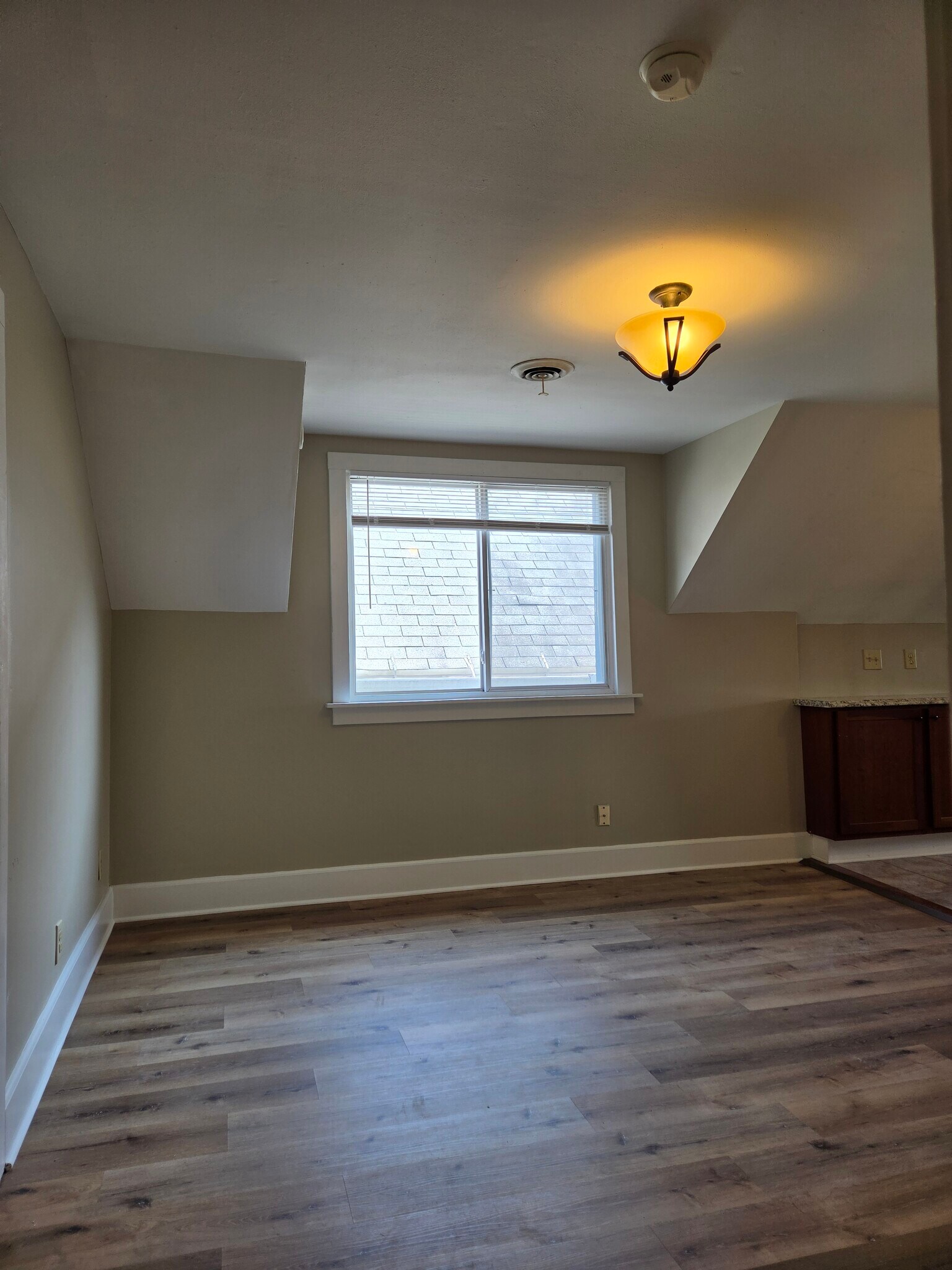 Building Photo - 2213 S Robinson Ave
