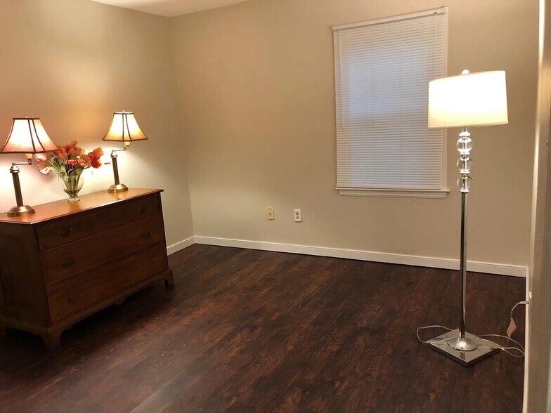 Building Photo - 8509 Long Tom Ct