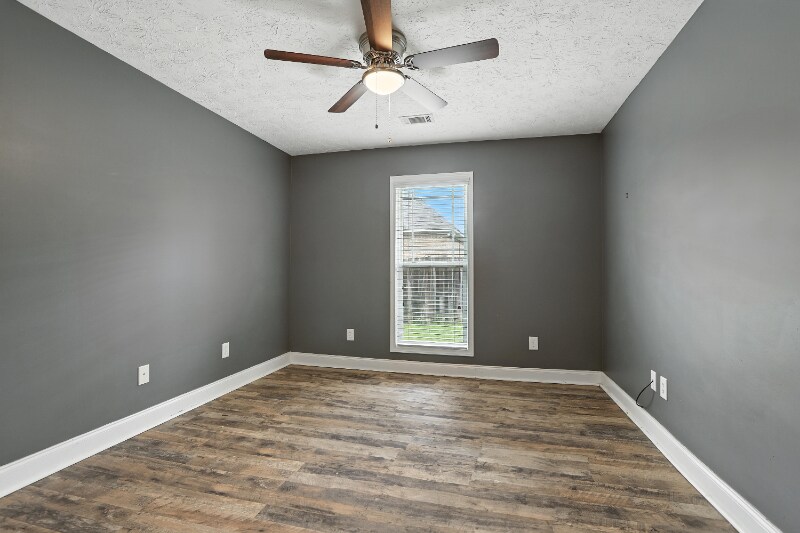 Building Photo - 131 Rock Ct