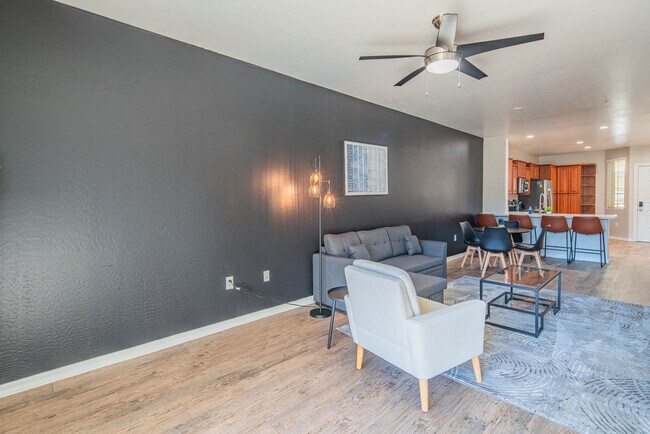 Building Photo - 1275 E University Dr