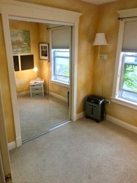 Bedroom 2 - 1843 W Waveland Ave