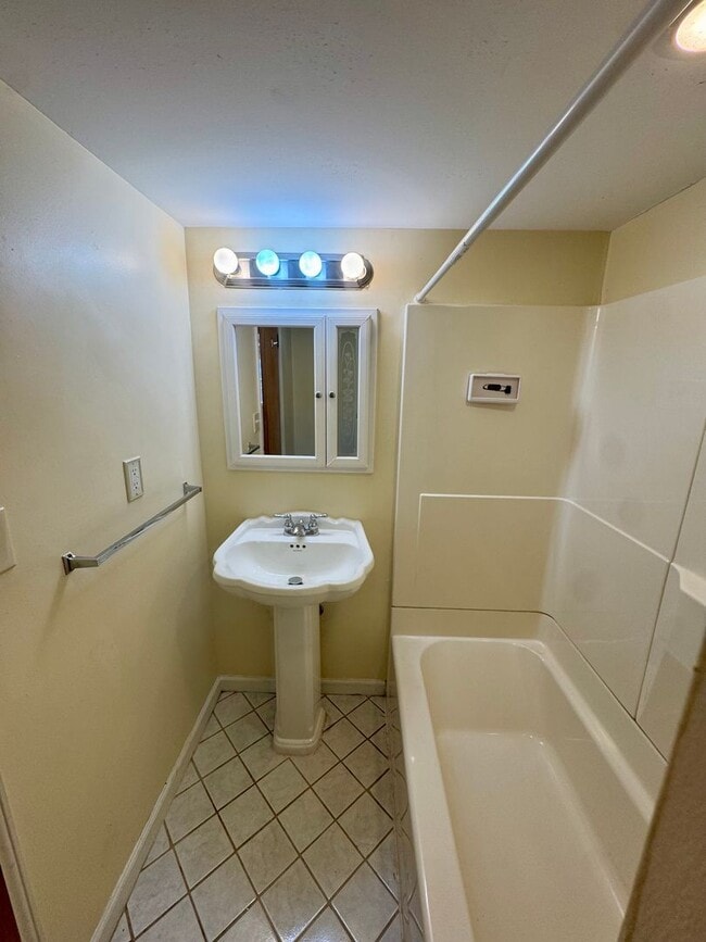 Building Photo - 1076 Thornwood Dr