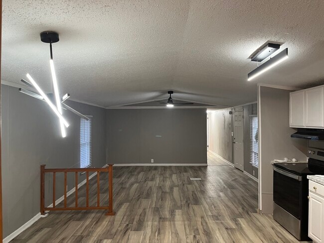 Building Photo - 525 Burmaster Dr