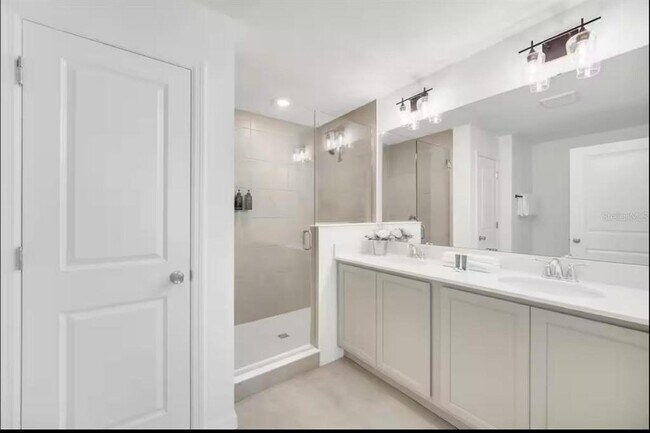 Building Photo - 816 Longboat Dr