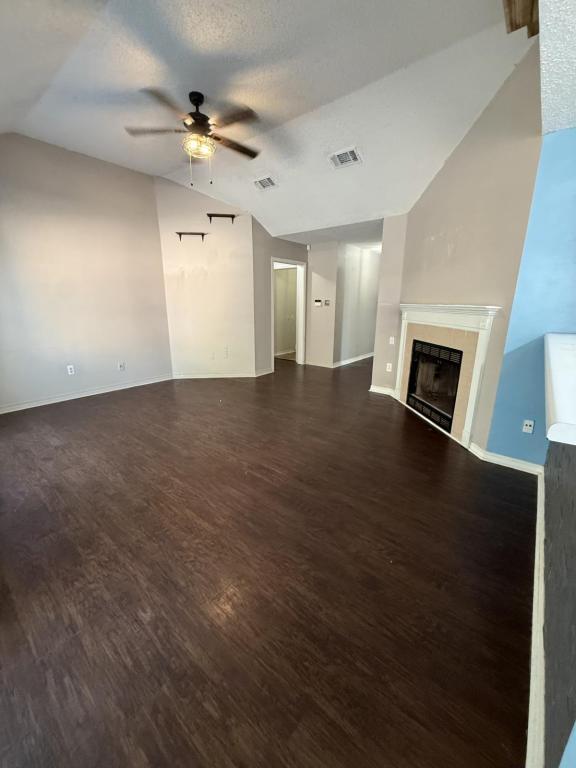 Building Photo - 14064 Woodmont Dr