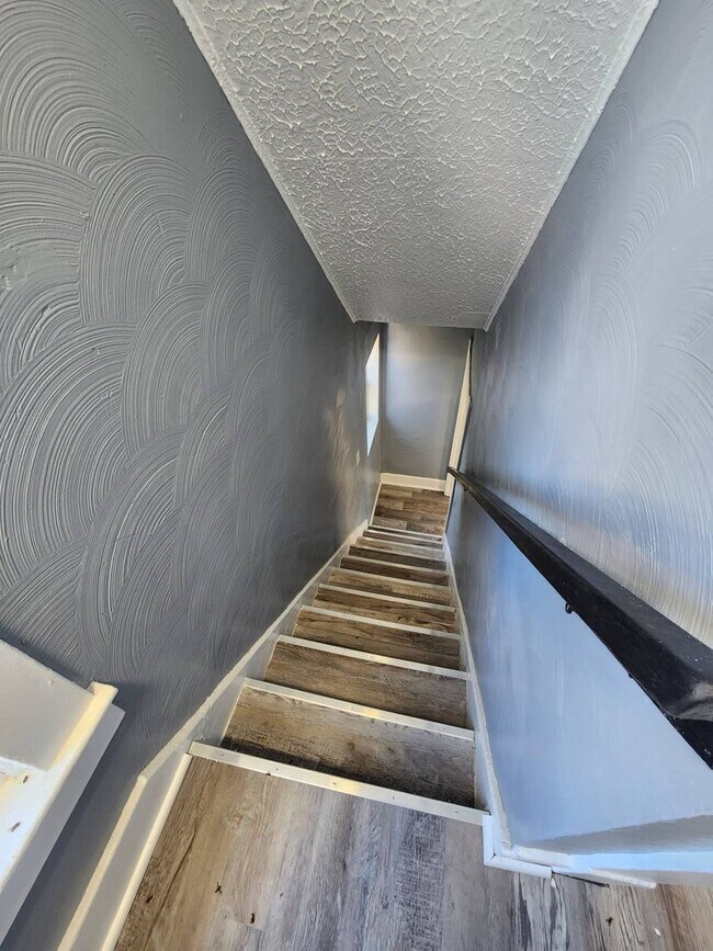 Building Photo - Charming 4-Bedroom Property in Prime Location (SECTION 8 VOUCHERS ACCEPTED)