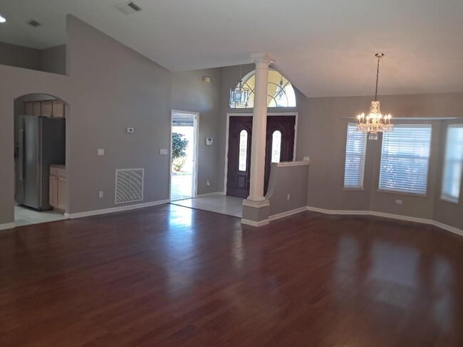 Building Photo - 242 SW Amesbury Ave