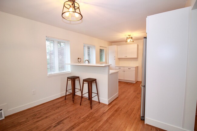 Bar/Dining Room - 3919 Oak Street