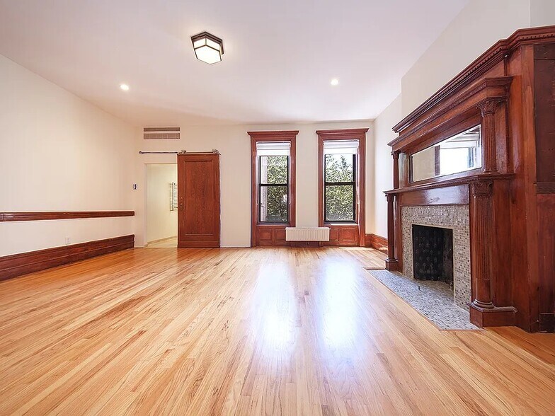 Building Photo - 116 W 118th St