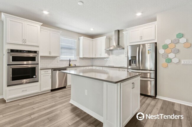 Building Photo - Stunning Northside Home!