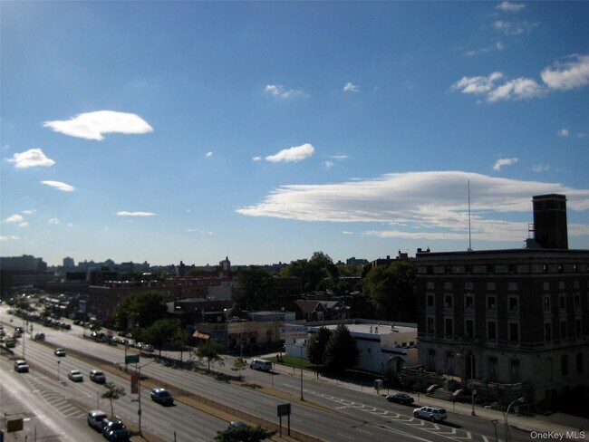 Building Photo - 81-15 Queens Blvd