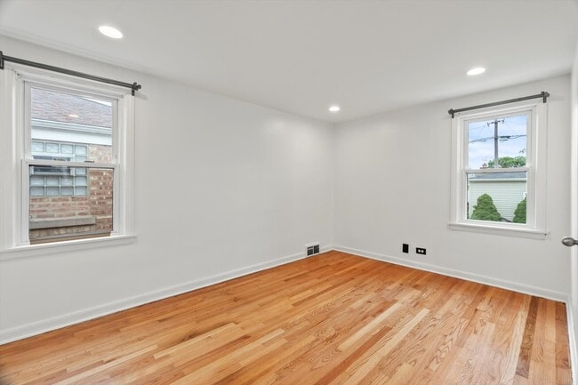 Building Photo - 5239 S Rutherford Ave