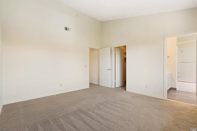 Building Photo - 7 Meridian Cir