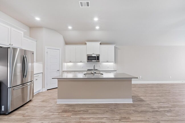 Building Photo - 18716 Laurel Hills Dr