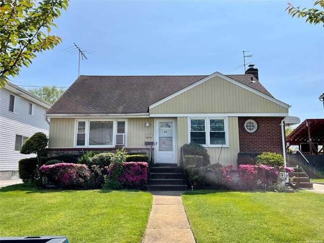 Primary Photo - 24 Leach St