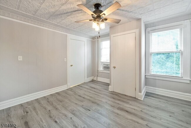 Building Photo - 204 Forest St