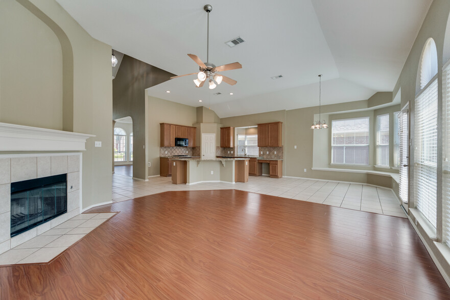 Building Photo - 12639 Alfa Romeo Way