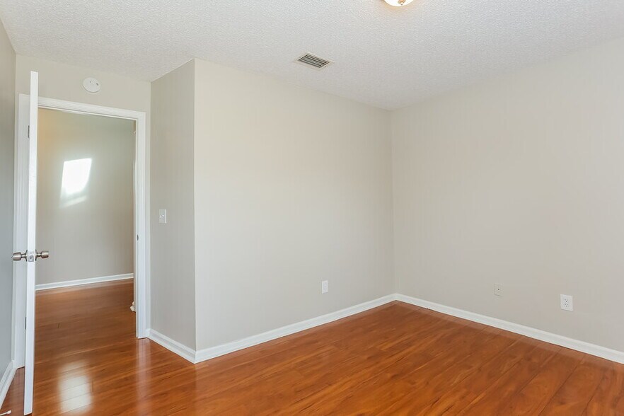 Building Photo - 3447 Le Havre Dr E