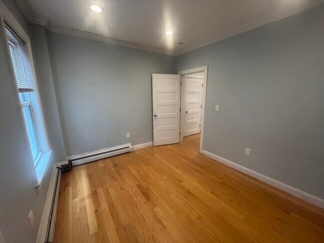 Building Photo - 841 Dorchester Ave