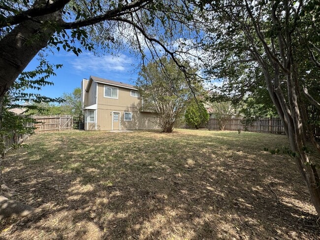 Building Photo - 2808 Bluejay Dr