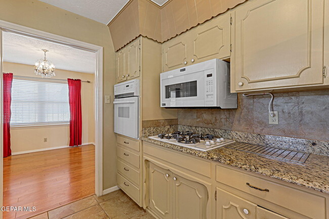 Building Photo - 9000 McCabe Dr