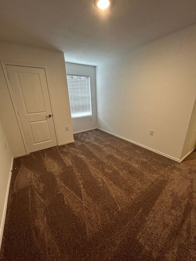 Building Photo - VIDA Subdivison - 4bed 2 bath Home