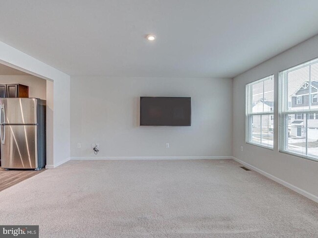 Building Photo - 290 Sage Cir