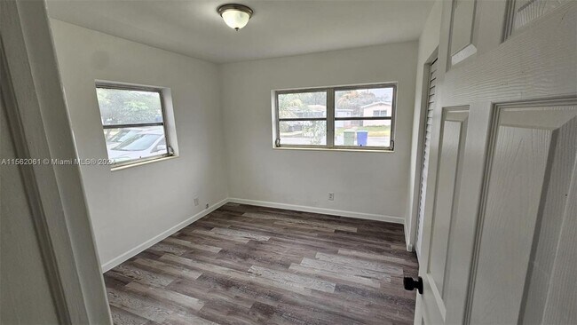 Building Photo - 123 SW 68th Ave