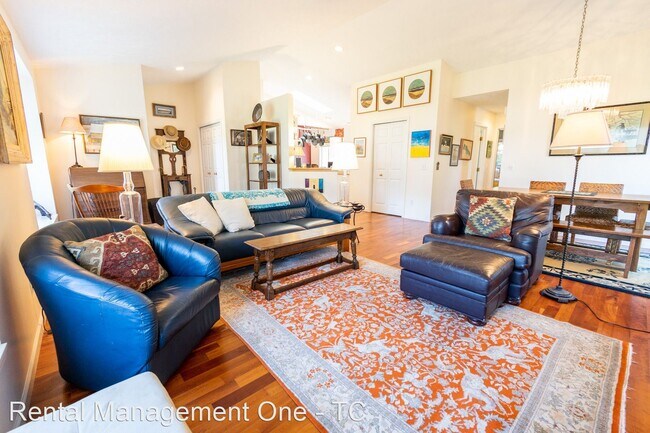 Building Photo - 2 br, 2 bath House - 6311 Ridge Drive, #23