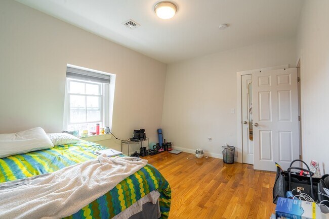 Building Photo - 745 Somerville Ave