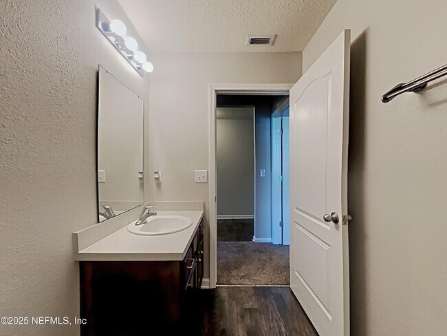 Building Photo - 2171 Pebble Point Dr