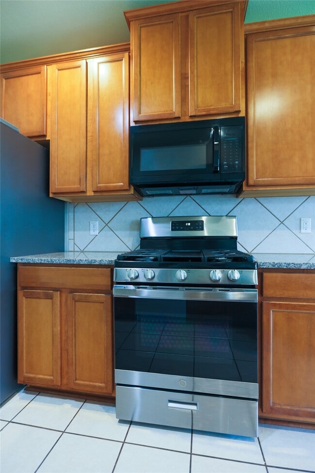 Building Photo - 5102 Heatherdawn Ct