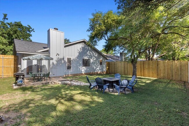 Building Photo - 9820 Briar Ridge Dr